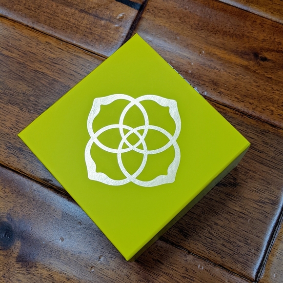 Kendra Scott Color Bar Necklace - Picture 3 of 4